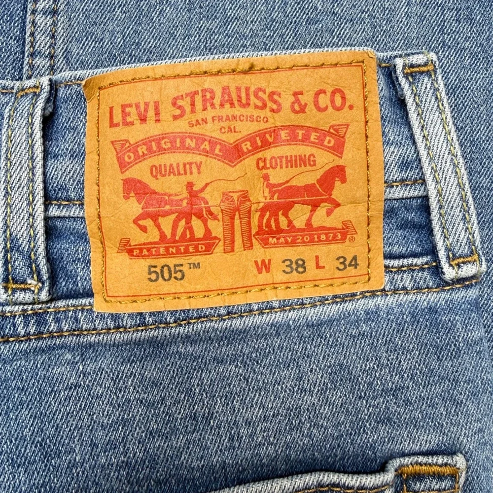 Levi's 505 38x34 Regular Fit Straight Leg Jeans Medium Wash Classic Denim
